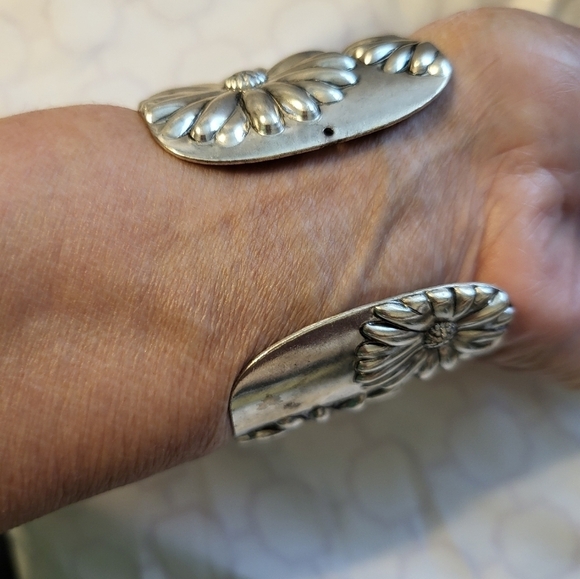 New Boho,Vintage, Sunflower/Daisy Embossed Wide Cuff Bracelet - Picture 5 of 12